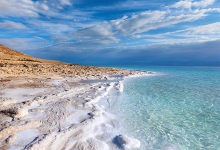 Παραδοσιακό Μάζεμα Θαλασσινού Αλατιού στα Κύθηρα: Από τον Βράχο στο Τραπέζι σας